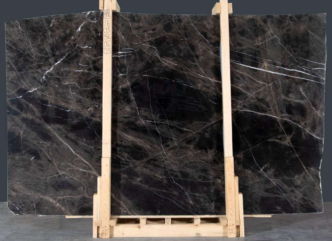 Bruno Perla Polished marble slab in Black