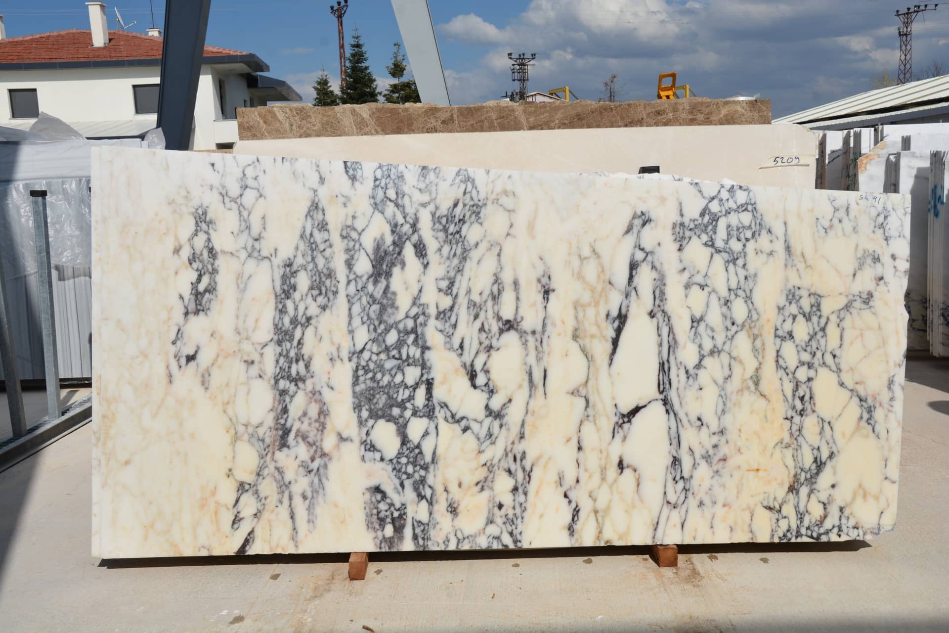 Violet - Amarante polished marble slab