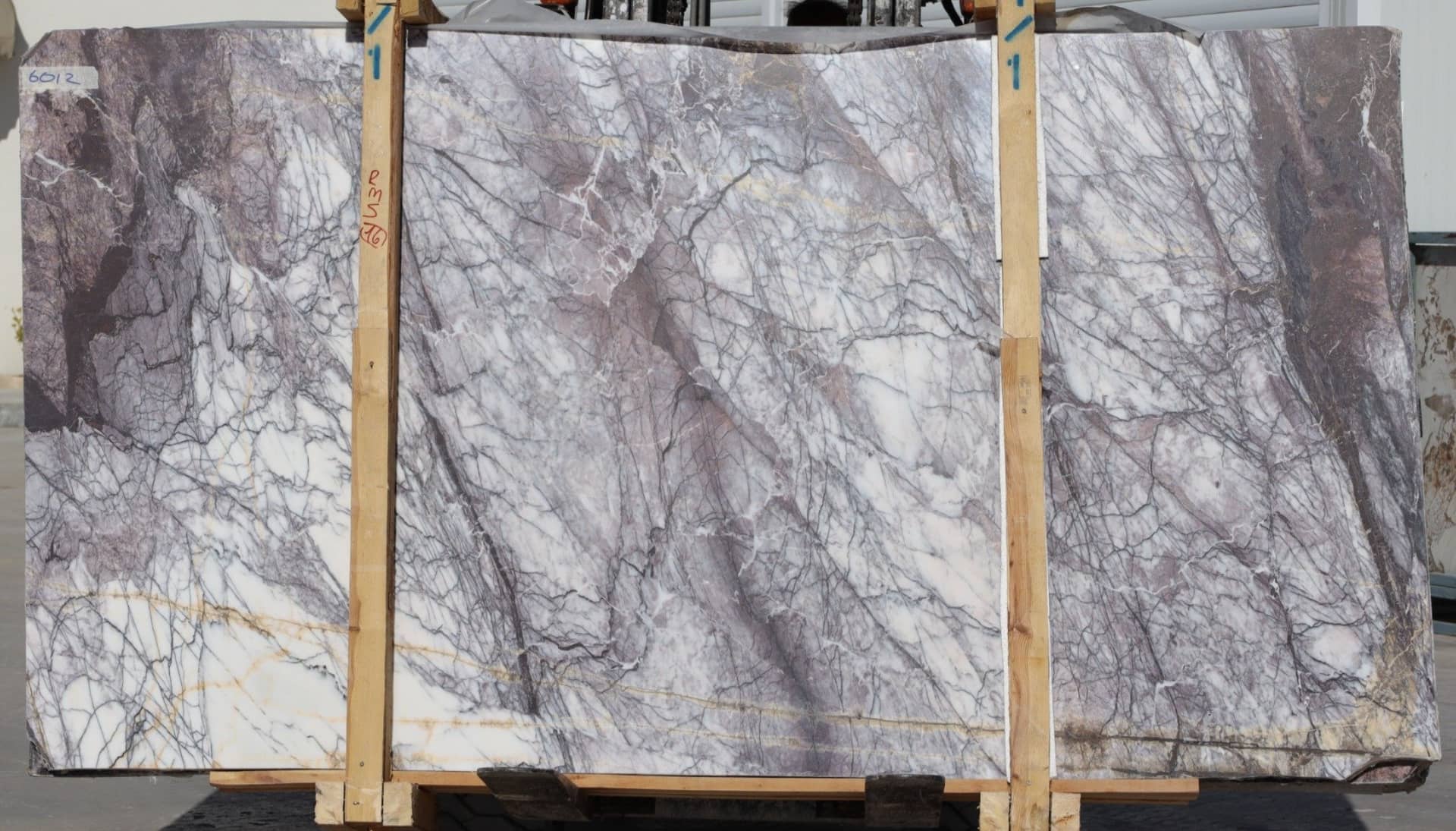 Lilla polished slab in Purple