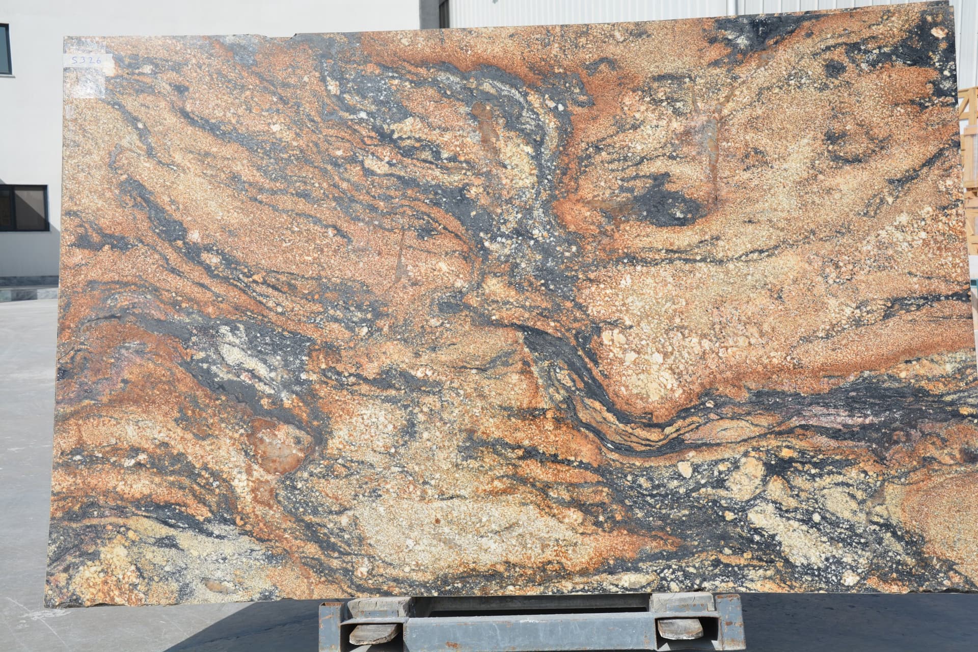 Magma Gold - Photo 1