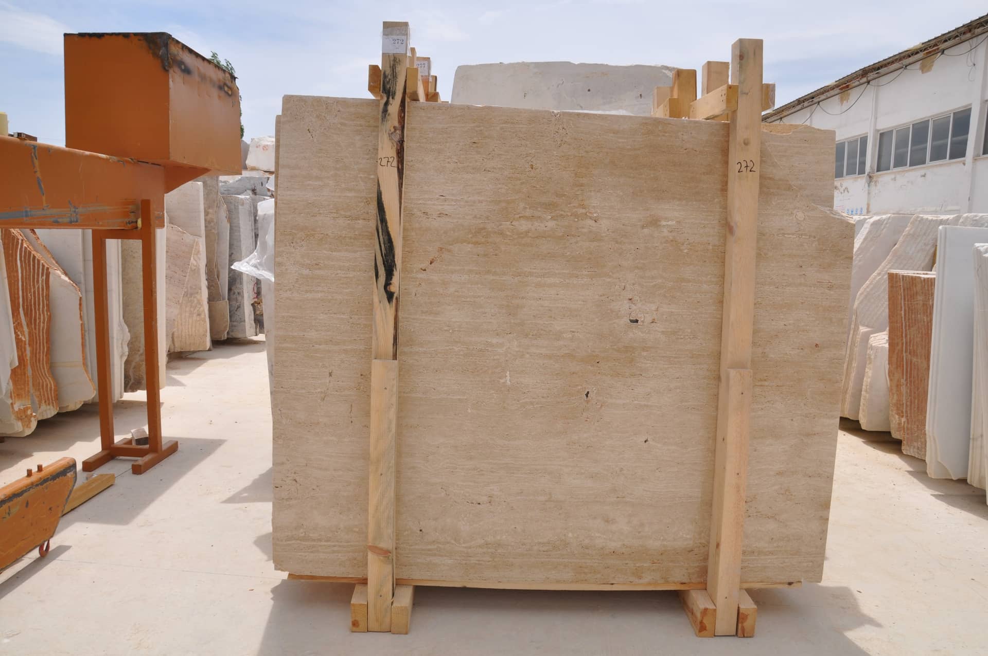 Magnifica Vein Cut polished travertine slab