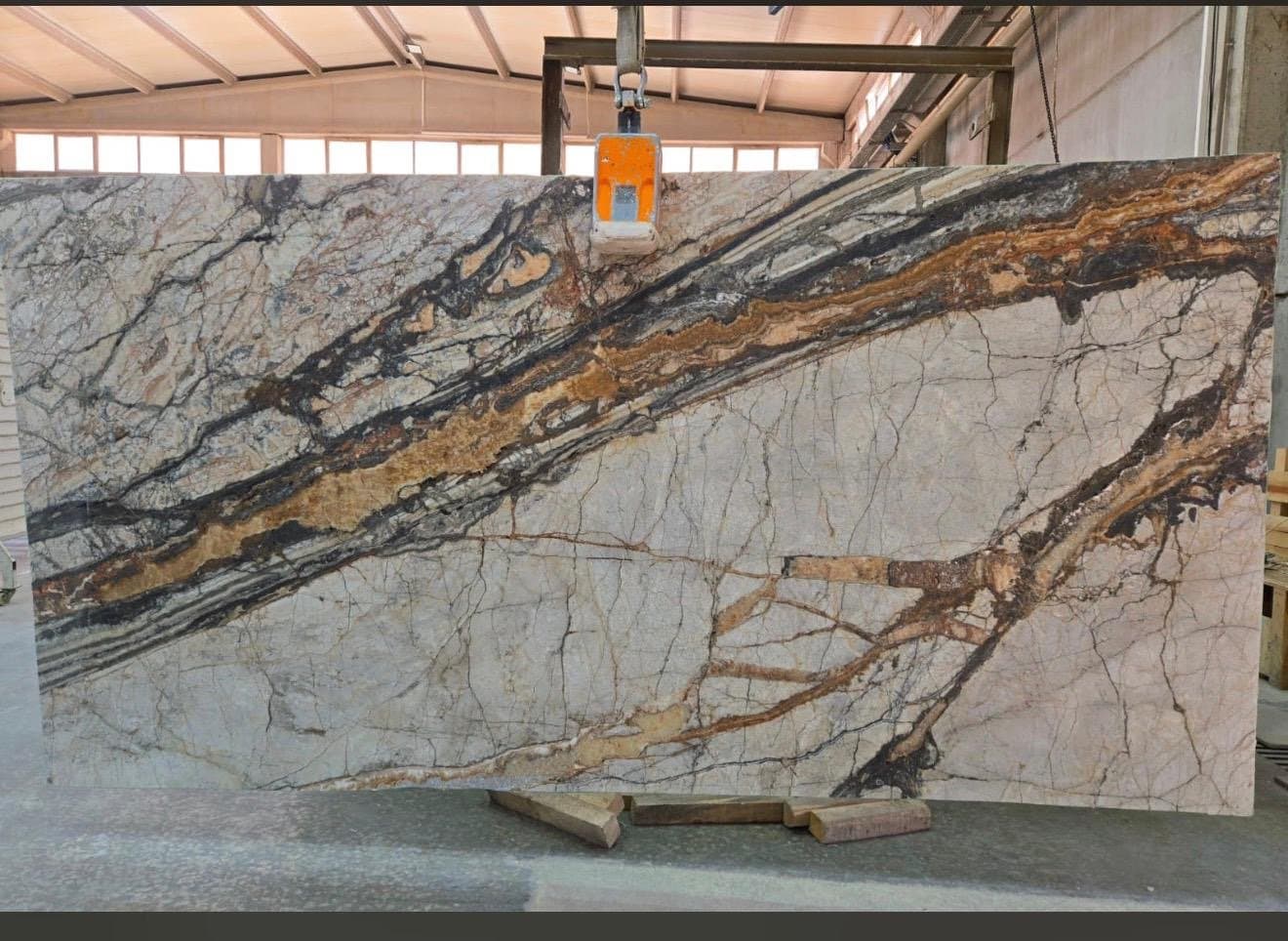 Prime River polished marble slab in Multicolor