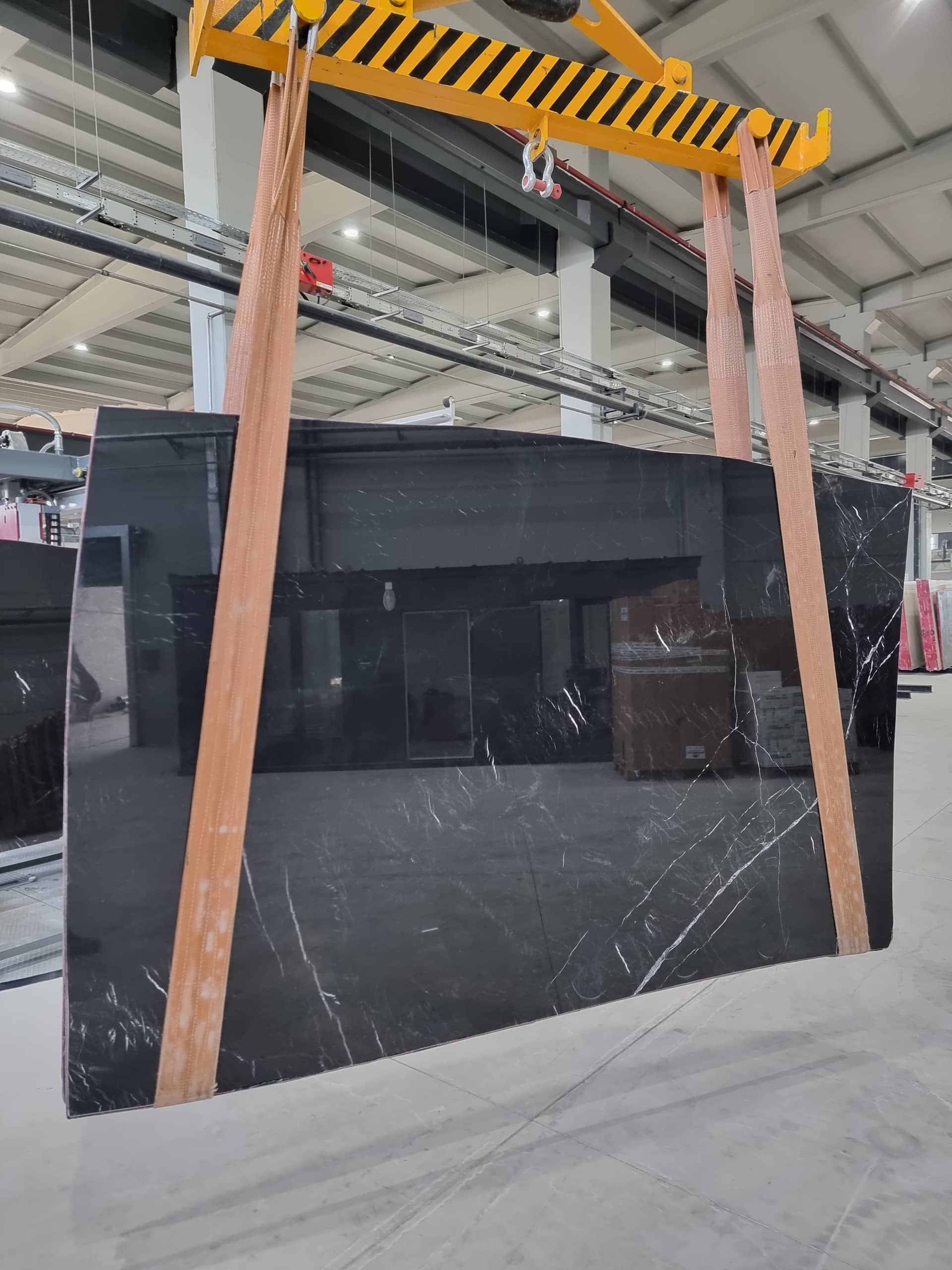 ALEXANDER BLACK Polished marble slab in Black