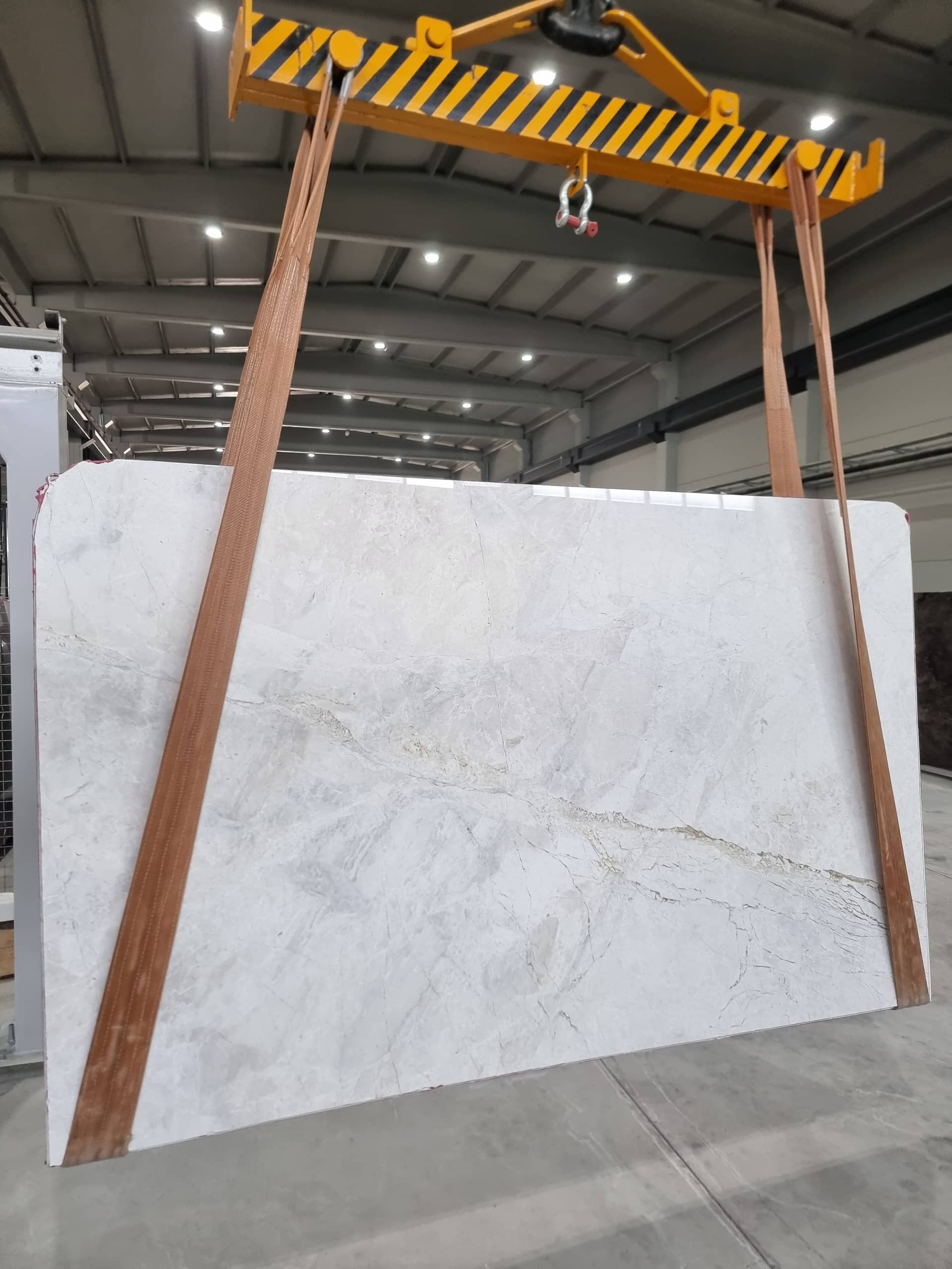 BEYŞEHİR TAŞI Polished marble slab in Semi White