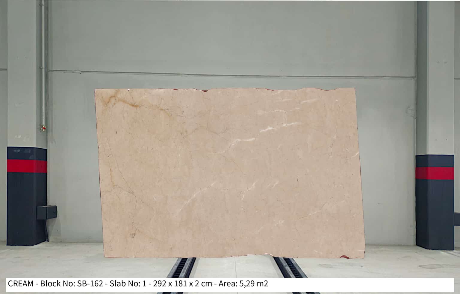 CREAM Polished marble slab in Beige