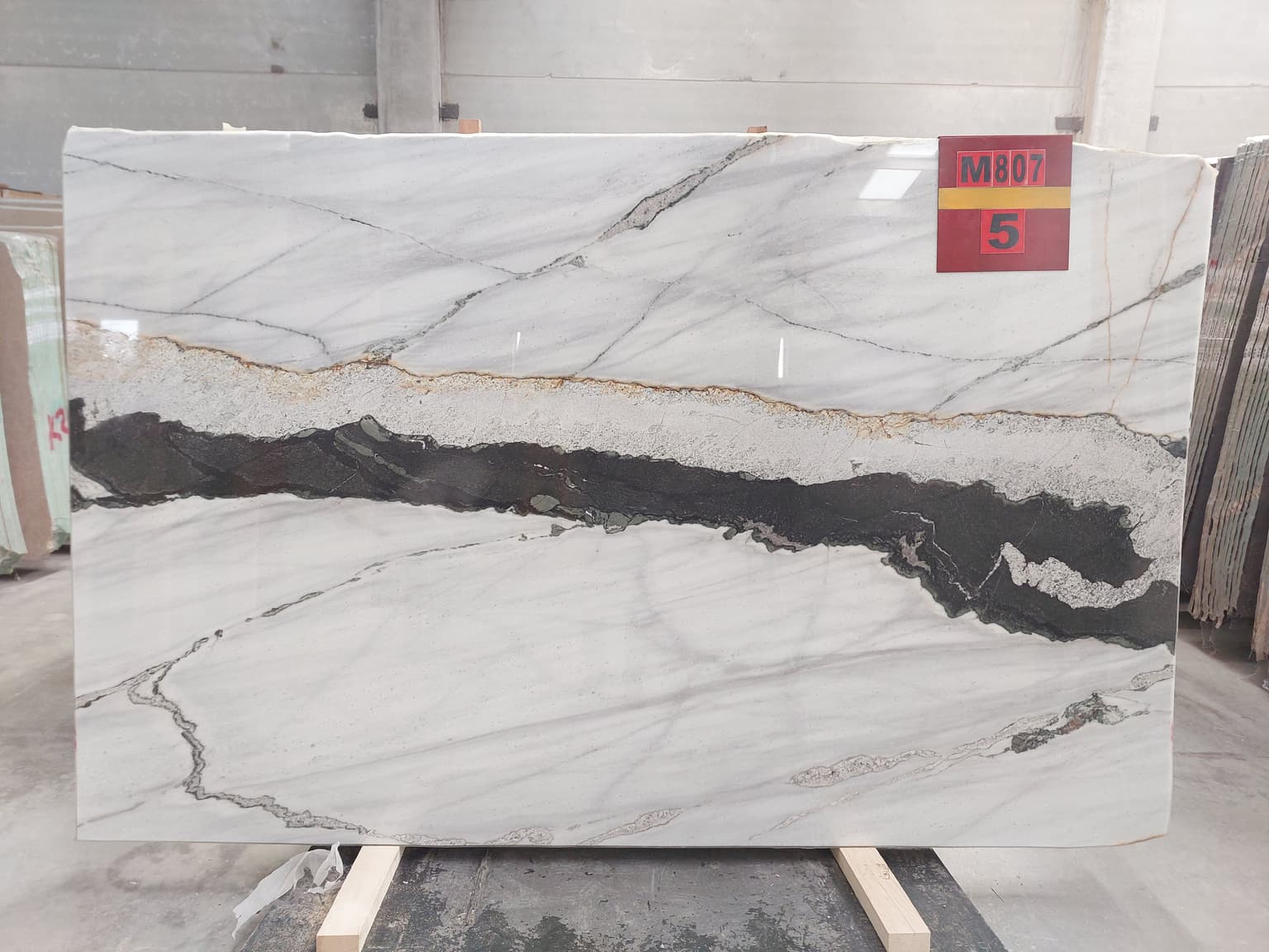 PANDA M 807 Polished marble slab