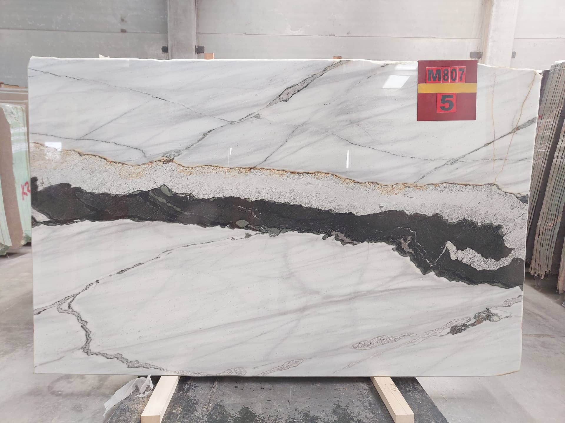 PANDA M 807 Polished marble slab