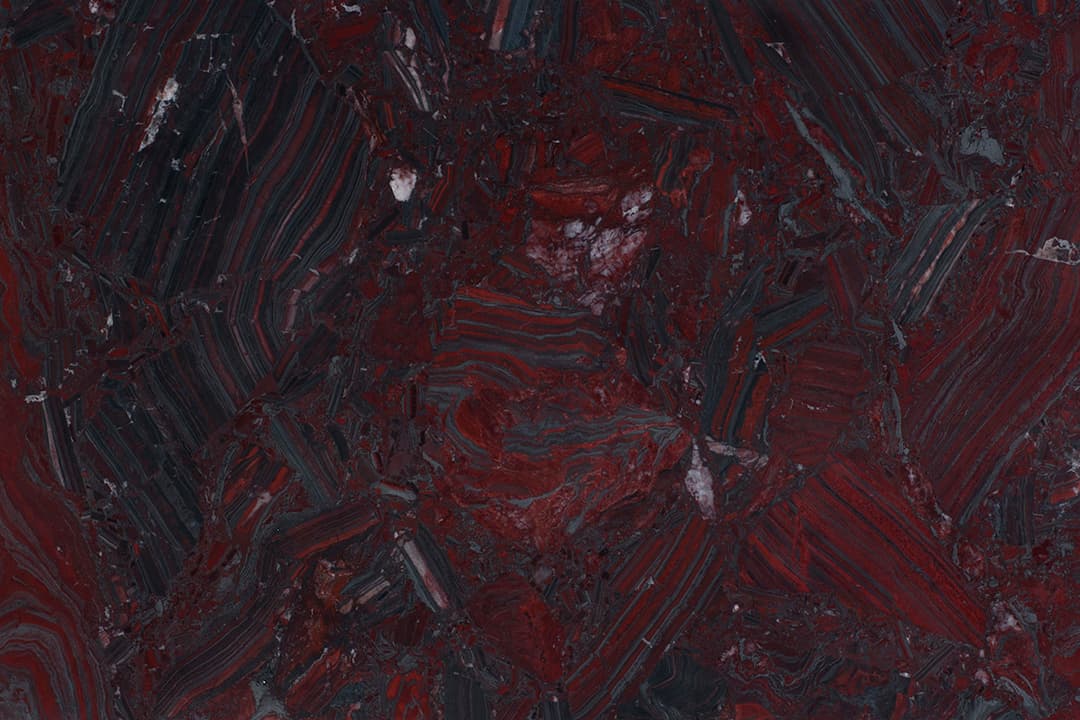 Iron Red - Photo 1